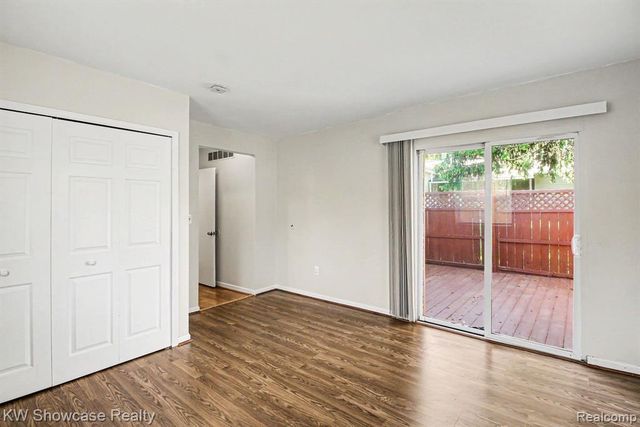 2331 Lakeside Drive, Highland, MI 48356