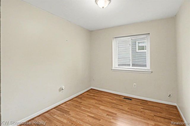 2331 Lakeside Drive, Highland, MI 48356