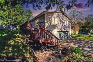 2331 Lakeside Drive, Highland, MI 48356