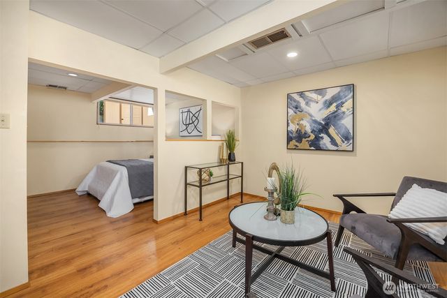 12034 206th Place SE, Issaquah, WA 98027