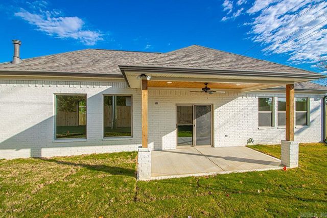 3851 Spencer Crossing Drive, Benton, AR 72019