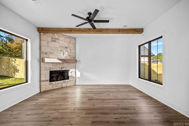 3851 Spencer Crossing Drive, Benton, AR 72019