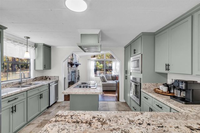 45 Oak Glen, Huntsville, TX 77320