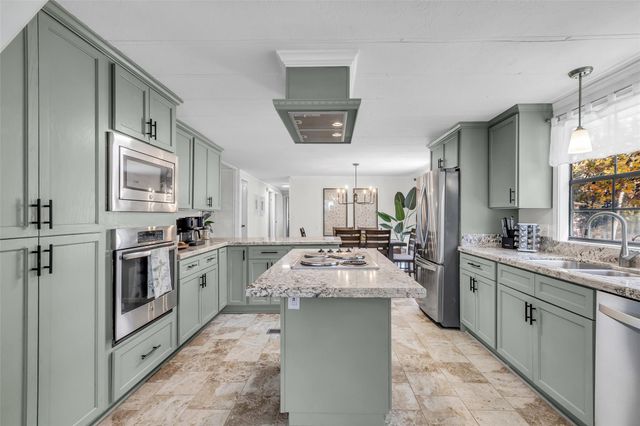 45 Oak Glen, Huntsville, TX 77320