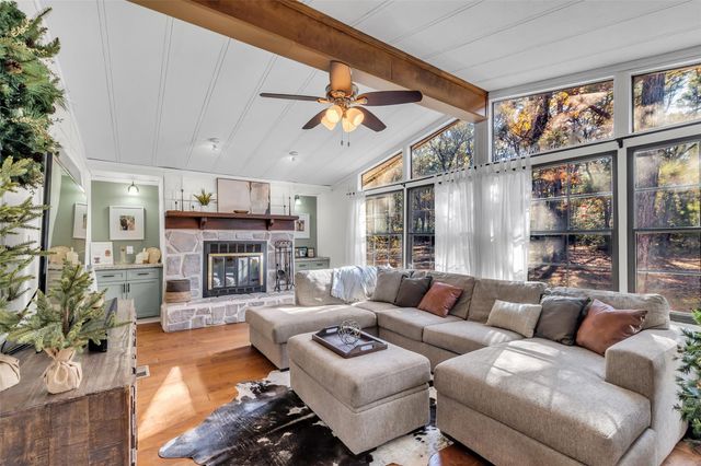 45 Oak Glen, Huntsville, TX 77320