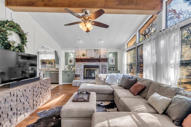 45 Oak Glen, Huntsville, TX 77320