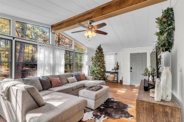 45 Oak Glen, Huntsville, TX 77320