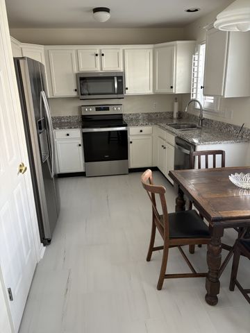 18 Holland Park Ln, Franklin, TN 37069