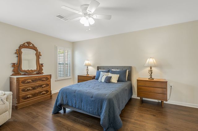 18 Holland Park Ln, Franklin, TN 37069