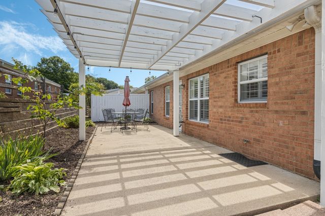 18 Holland Park Ln, Franklin, TN 37069