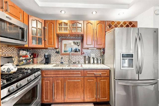 5900 NW 17th Place 203, Sunrise, FL 33313
