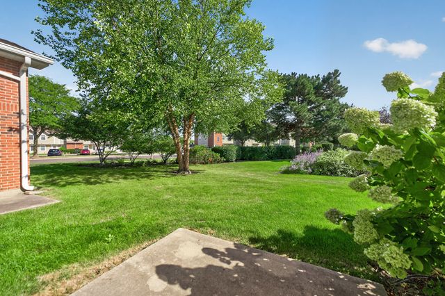 755 W Happfield Drive, Arlington Heights, IL 60004