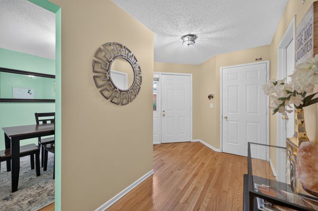 755 W Happfield Drive, Arlington Heights, IL 60004