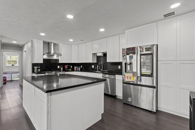 5406 S Tower Road, Santa Fe, TX 77517