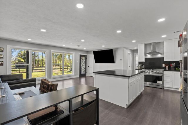 5406 S Tower Road, Santa Fe, TX 77517