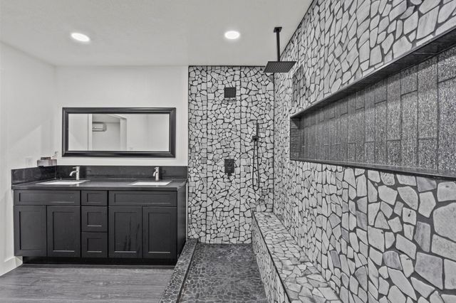 5406 S Tower Road, Santa Fe, TX 77517