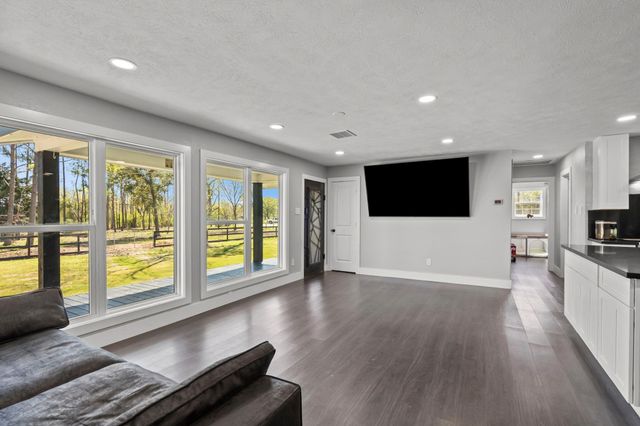 5406 S Tower Road, Santa Fe, TX 77517