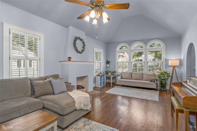 939 Elmwood Street, Shreveport, LA 71104