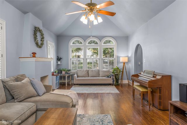 939 Elmwood Street, Shreveport, LA 71104