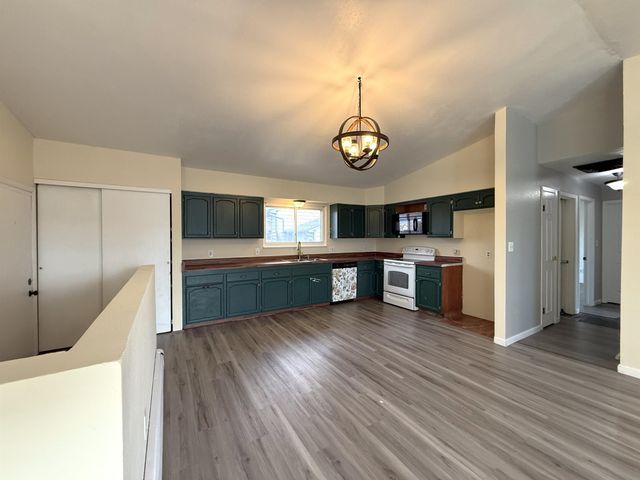 3200 Bunting Avenue, Clifton, CO 81520