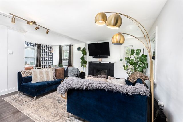 567 Cabot St, Beverly, MA 01915