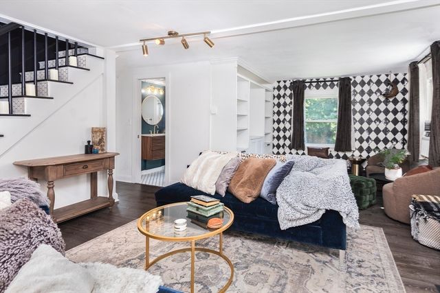 567 Cabot St, Beverly, MA 01915
