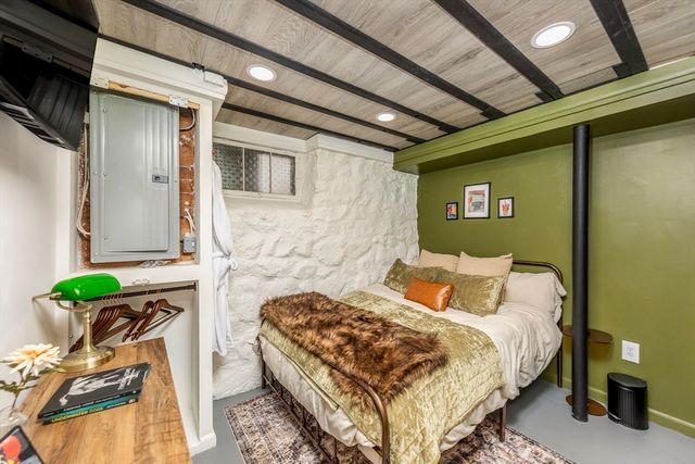 567 Cabot St, Beverly, MA 01915