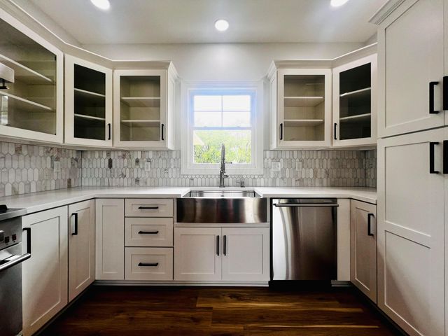 1396 Greenbrier Drive, Mount Vernon, OH 43050