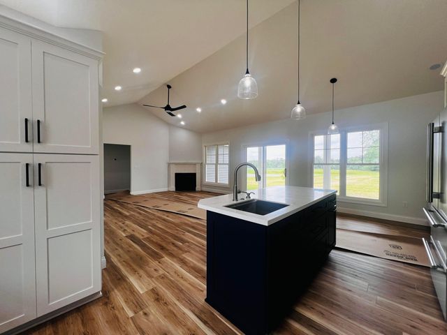 1396 Greenbrier Drive, Mount Vernon, OH 43050