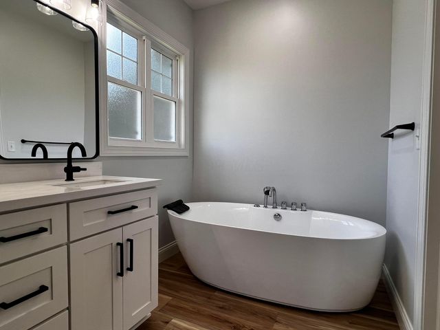 1396 Greenbrier Drive, Mount Vernon, OH 43050