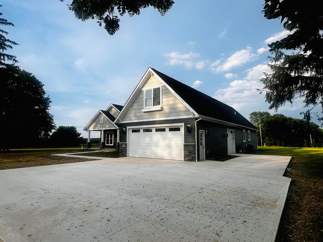 1396 Greenbrier Drive, Mount Vernon, OH 43050