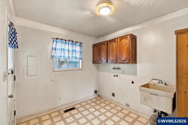 1020 Ratcliff Dr SE, Salem, OR 97302