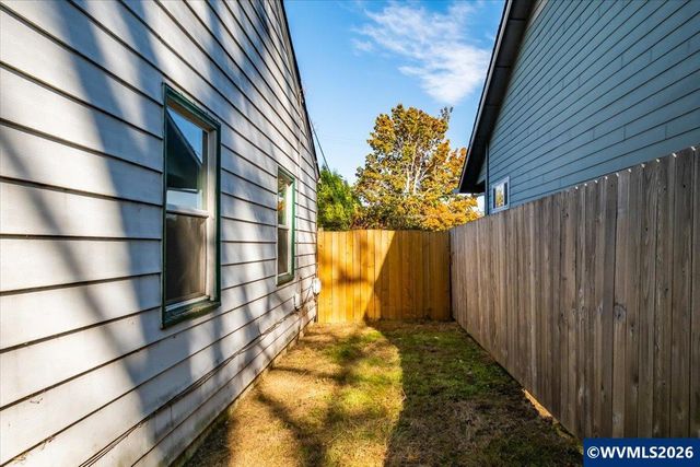 1020 Ratcliff Dr SE, Salem, OR 97302