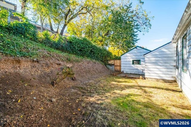 1020 Ratcliff Dr SE, Salem, OR 97302