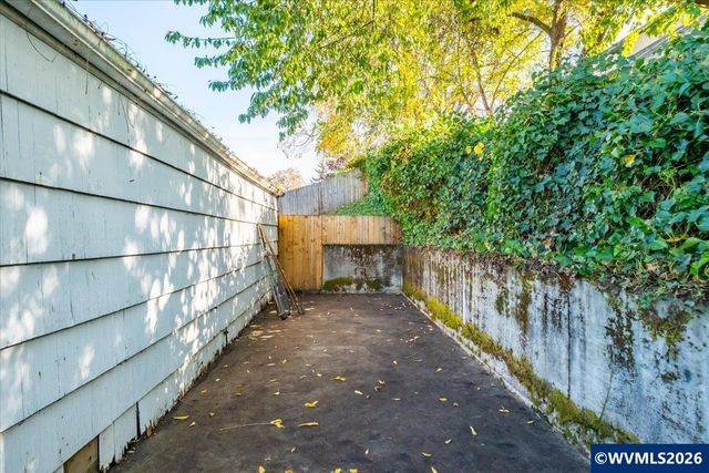 1020 Ratcliff Dr SE, Salem, OR 97302