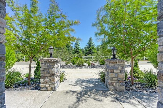 7527 Country Oaks Ln, Orangevale, CA 95662