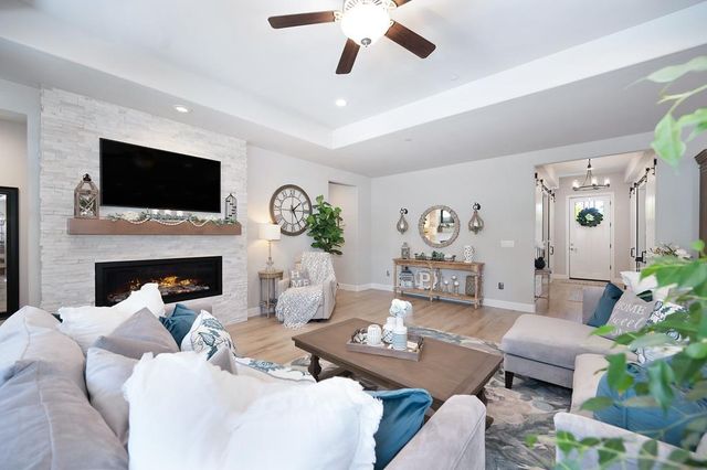 7527 Country Oaks Ln, Orangevale, CA 95662