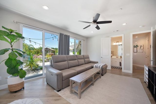 7527 Country Oaks Ln, Orangevale, CA 95662