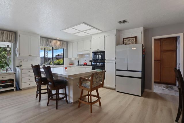 724 Adare Way, Galt, CA 95632