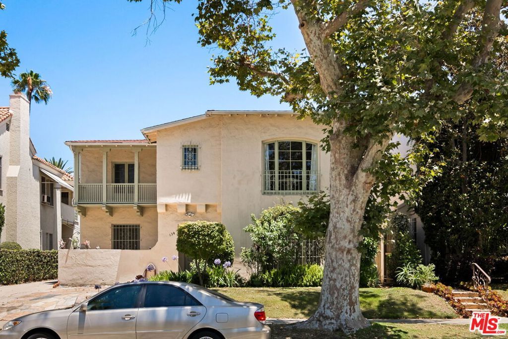 Image 2 of property listing at 132 N Orange Drive, Los Angeles, CA 90036