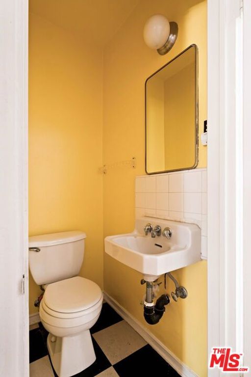 Image 37 of property listing at 132 N Orange Drive, Los Angeles, CA 90036
