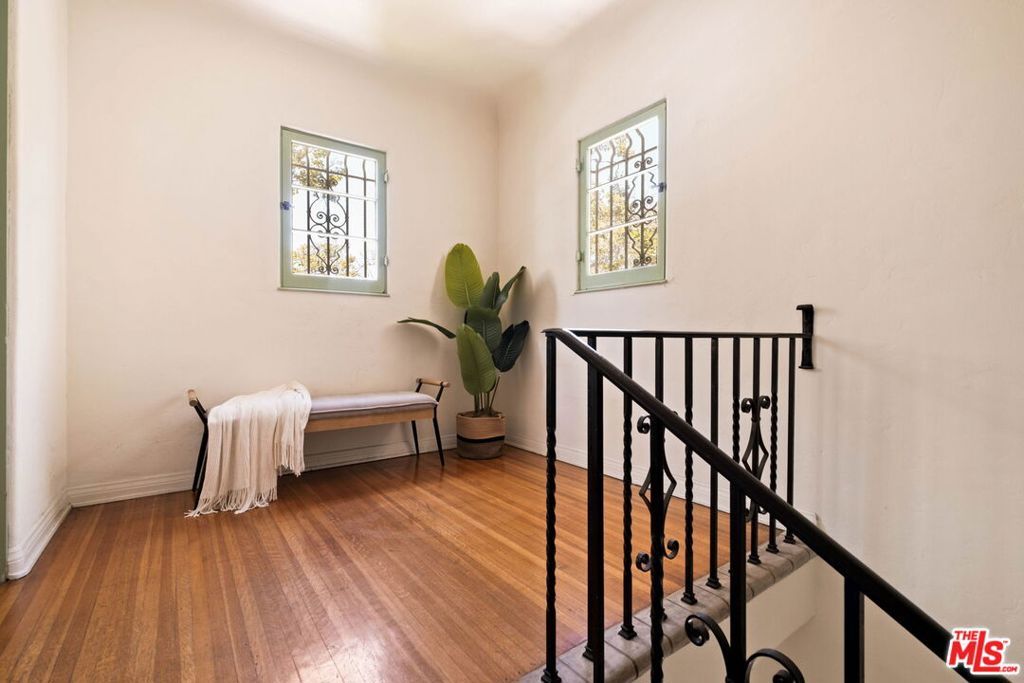 Image 38 of property listing at 132 N Orange Drive, Los Angeles, CA 90036