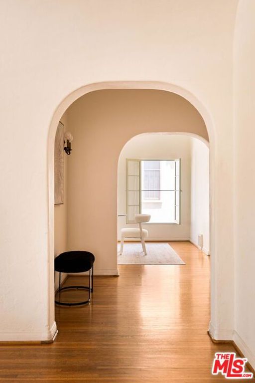 Image 9 of property listing at 132 N Orange Drive, Los Angeles, CA 90036