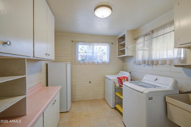 3432 W PALMAIRE Avenue, Phoenix, AZ 85051