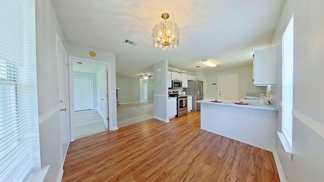 451 Chris Lane, Mary Esther, FL 32569
