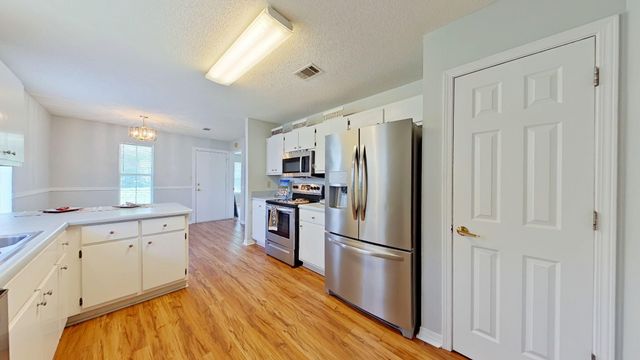 451 Chris Lane, Mary Esther, FL 32569