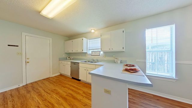 451 Chris Lane, Mary Esther, FL 32569