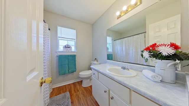 451 Chris Lane, Mary Esther, FL 32569