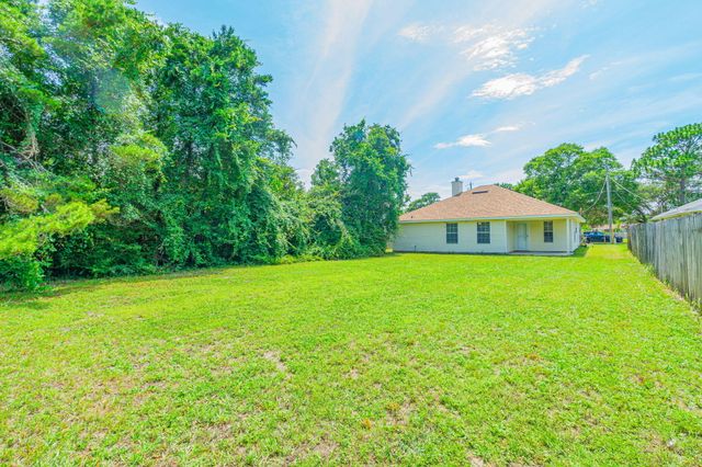 451 Chris Lane, Mary Esther, FL 32569