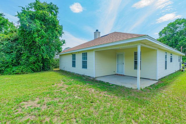 451 Chris Lane, Mary Esther, FL 32569